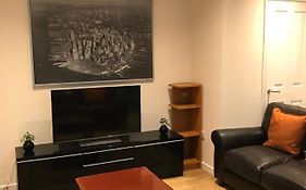 Apex Fox Street Apartment With Free Parking